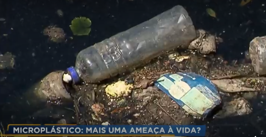 Estudos revelam que os seres humanos podem estar contaminados com resíduos plásticos.PNG